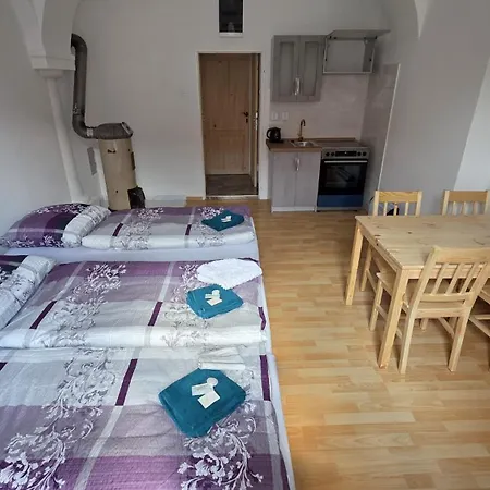 Penzion Mystická škola S Ubytováním A Pobyty Ve Tmě V Zámku Velká šulcovna 3*